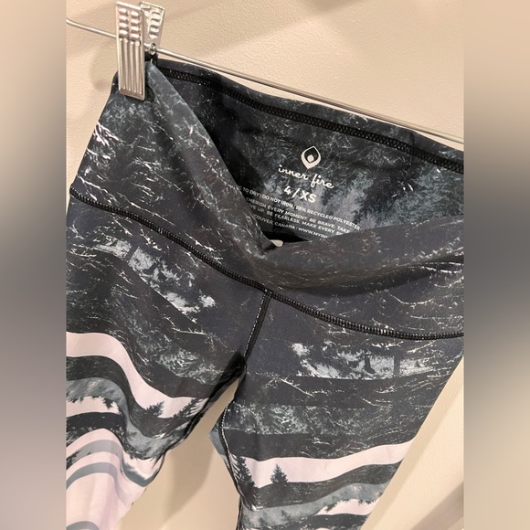 Inner Fire yoga leggings - Picture 3 of 4